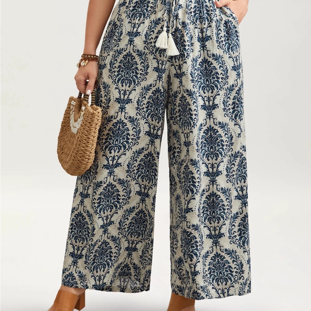 NWT BloomChic Navy and Cream Wide-Leg Pants
